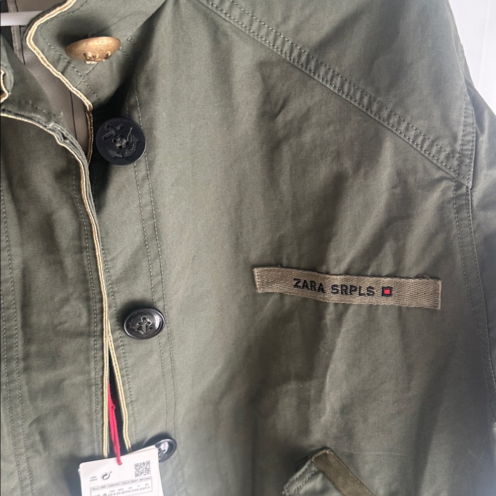 Zara SRPLS Khaki Green Coat with Gold Details
Zara SRPLS Summer 2020 Collection - Picture 10 of 14